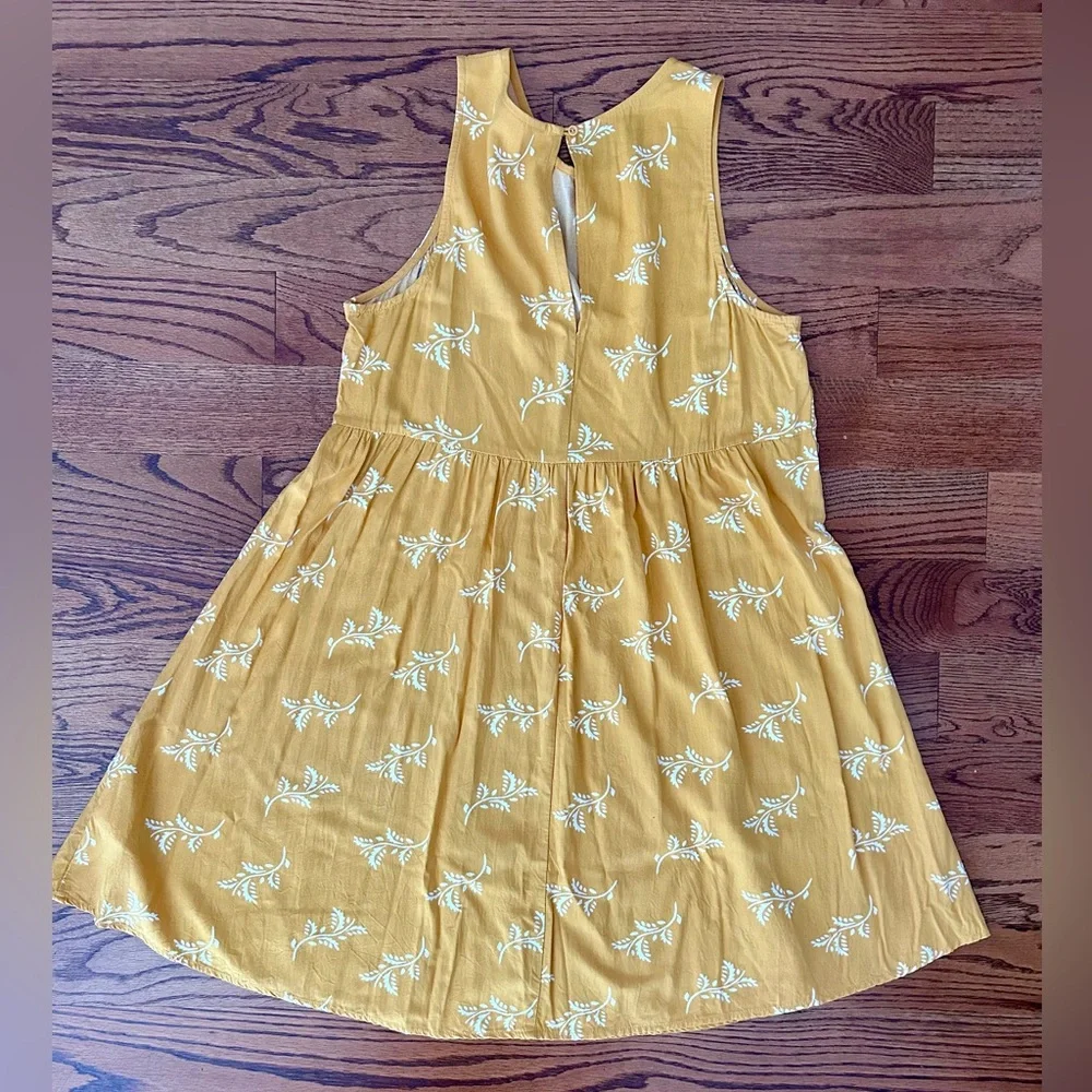 Old Navy Sleeveless Dress - Picture 4 of 8